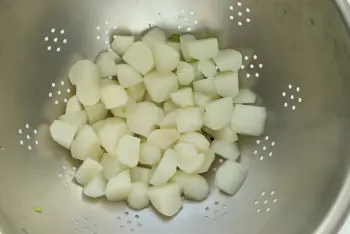 Arroz frito con nabos y guisantes nuevos