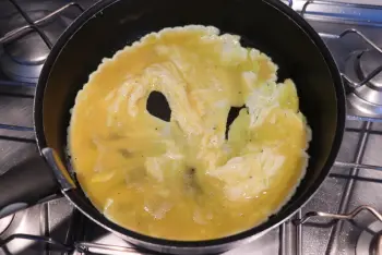 Arroz frito con nabos y guisantes nuevos