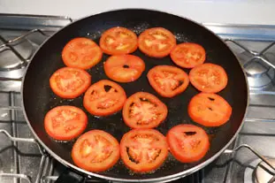 Hojaldre de tomate y pesto