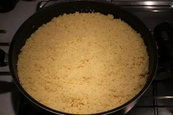 Pastel de sémola con puerros