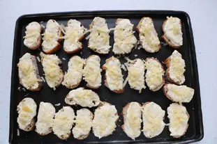 Mini tostadas de queso y mostaza 
