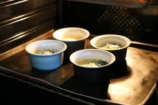 Huevos cocotte con espinacas : etape 25
