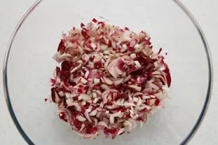 Ensalada de endibias rojas al estilo bistro