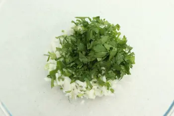 Ensalada de tomates cherry, lechuga y virutas de parmesano : Etapa 2