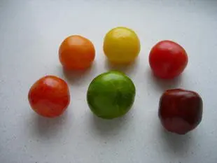 Ensalada de pepinos y tomates muticolores : Foto de la etapa1