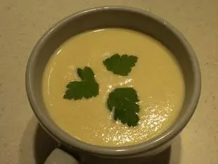 Sopa de apionabo y mostaza