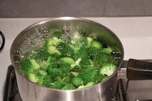 Caldo ligero con brécol : Foto de la etapa2