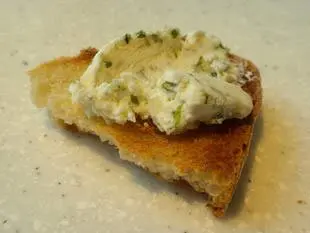 Como un queso Boursin al ajo y hierbas finas