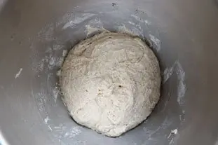 Pan con aceitunas y pesto