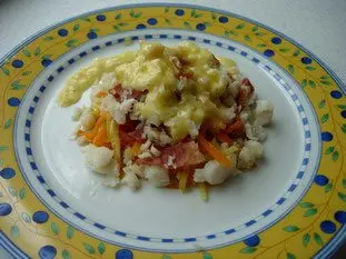 Pétalos de pescado, juliana de verduras y beurre blanc