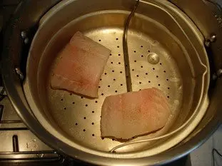 Filete de pescado al vapor de romero