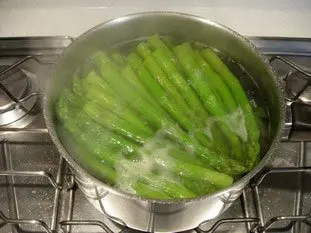 Vieiras con puntas de espárragos verdes y parmesano : etape 25