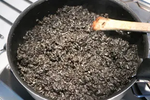 Mejillones con arroz negro