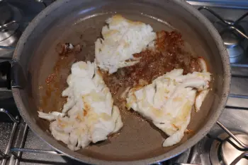 Filete de pescado con puerros y crema de mostaza