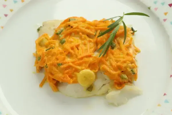 Filete de pescadilla con zanahorias a la mostaza