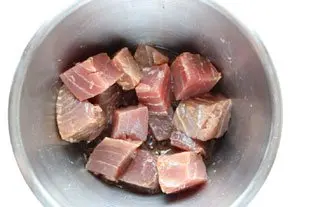 Dados de atún crujientes con curry