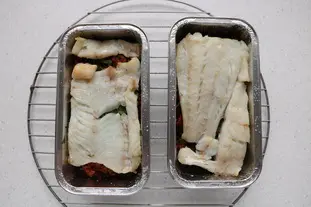 Terrina de filetes de pescado, espinaca y tomates