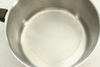 Cómo calentar leche sin que se pegue al fondo de la olla : Etapa 1