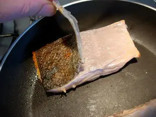 Cómo freír correctamente el salmón : Foto de la etapa26