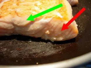 Cómo freír correctamente el salmón : Foto de la etapa8