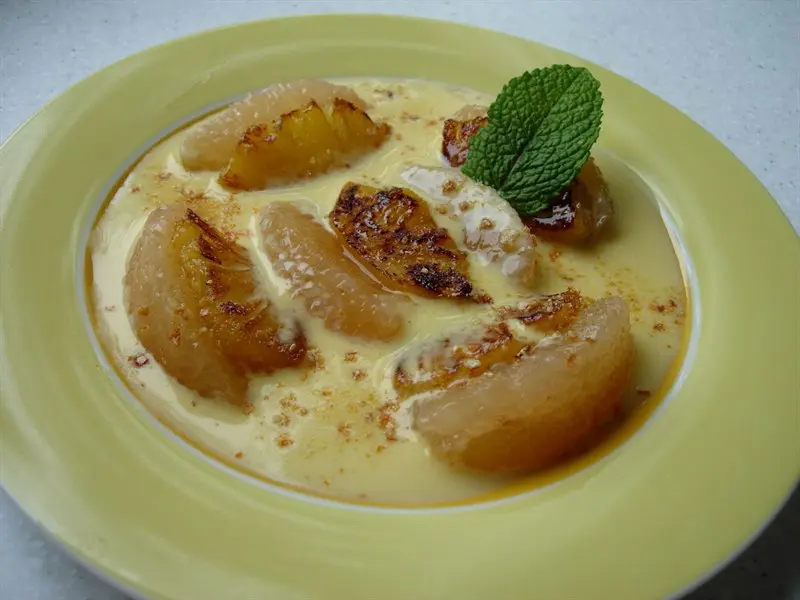 Chaud-froid de pomelo-piña, crema al limon verde