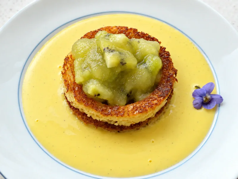 Brioche de pera dorada y kiwi