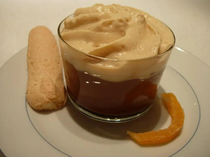 Crema de chocolate crujiente, mousse de café irlandés