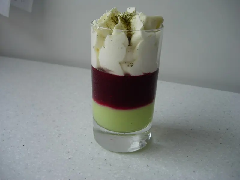 Verrine (vasito) de grosella negra, vainilla y limon verde