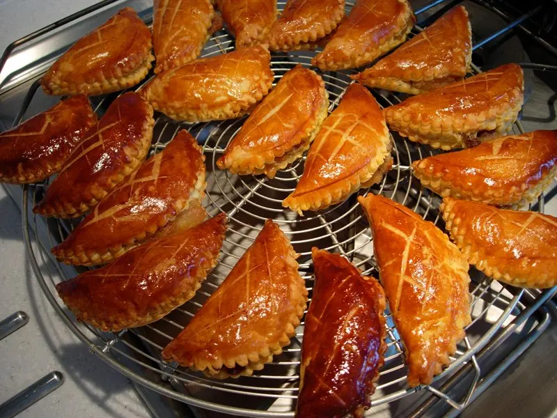Delicados chaussons de manzanas y almendras