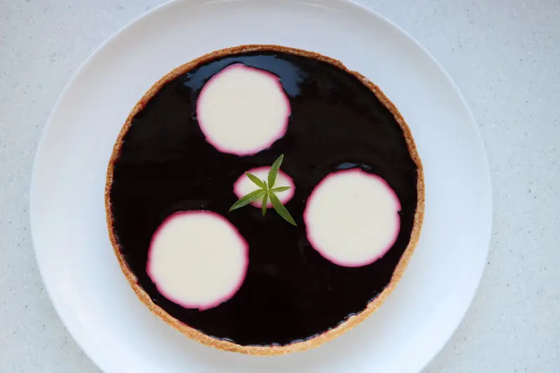 Tarta fundente moras-almendras