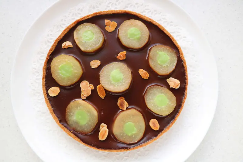 Tarta de pera y chocolate, con una note de menta