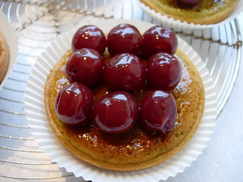 Tartaleta pistacho-cerezas griottines