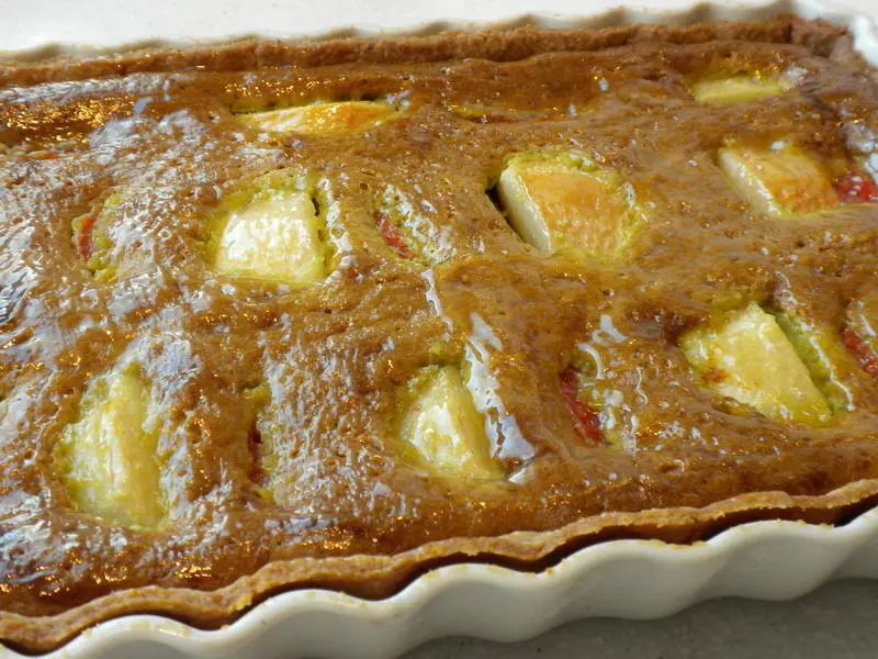 Tarta de pera, pomelo y pistacho