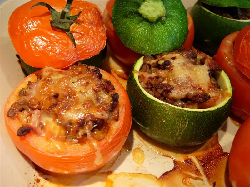 Tomates y calabacines rellenos