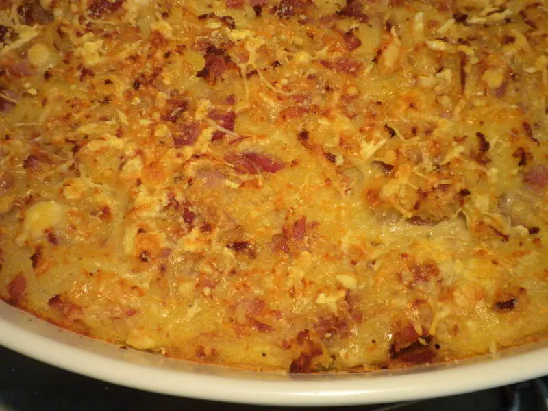 Puré de patatas gratinado con 2 jamones