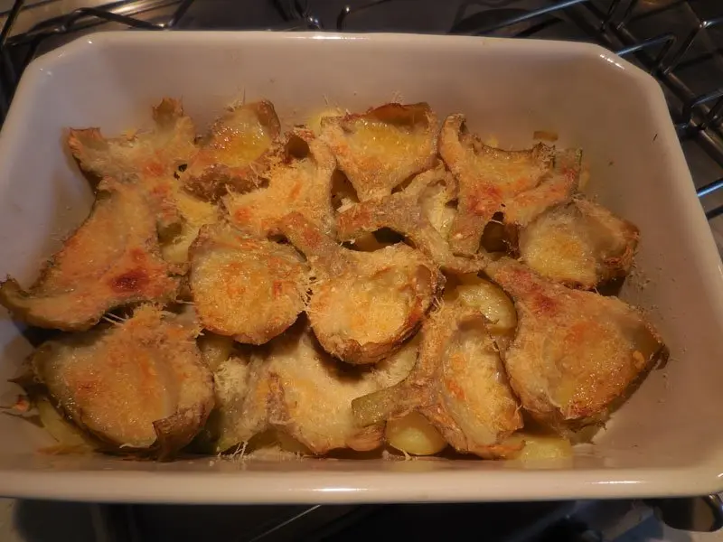 Alcachofas moradas gratinadas