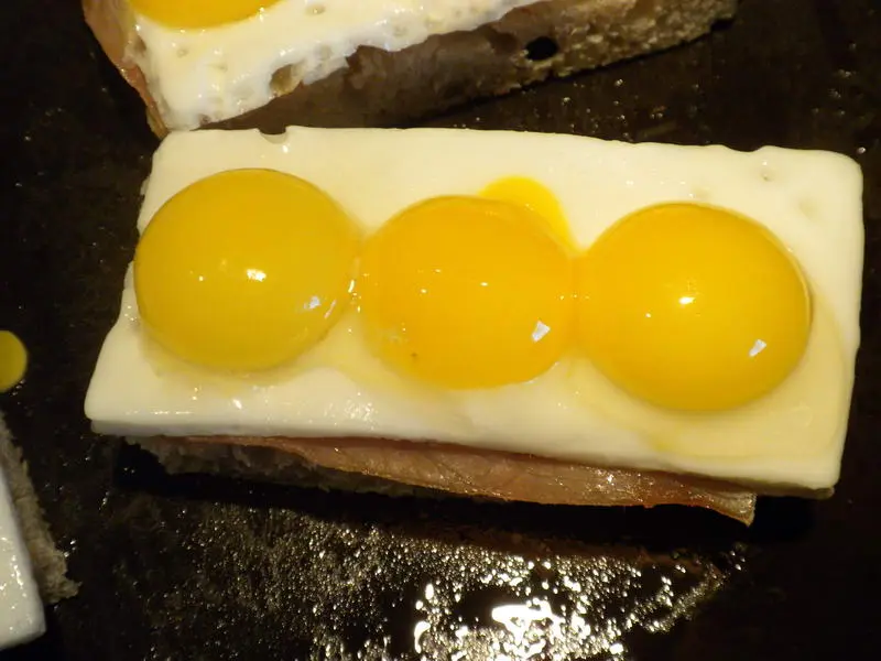Huevos de codorniz en botonera