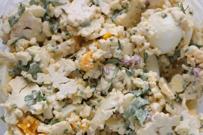 Ensalada de coliflor y huevos duros