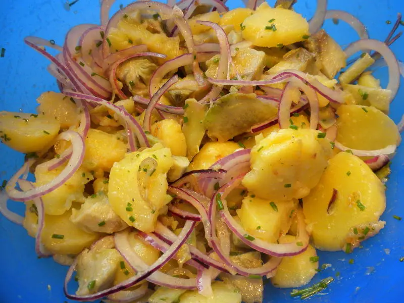 Ensalada templada de patatas y alcachofas moradas