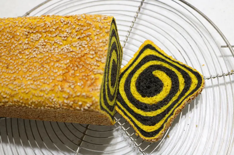 Pan de miga "psicodélico"