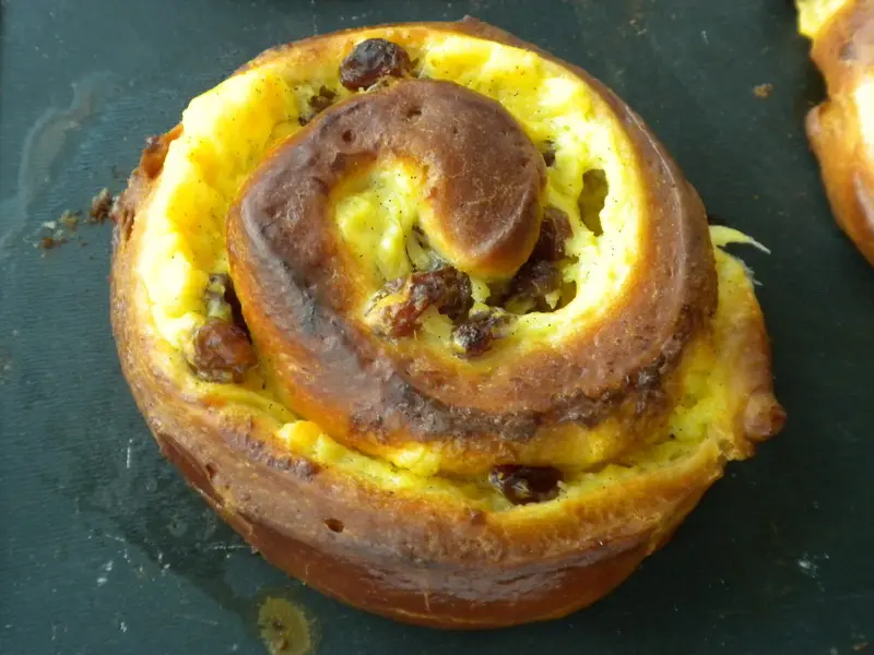 Bollos de brioche con pasas