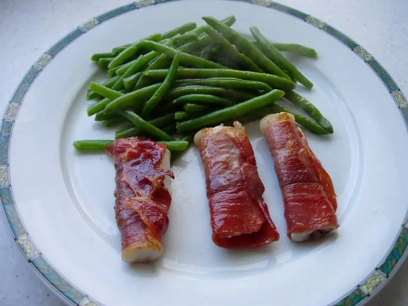 Enrollados de pescado con jamón ahumado