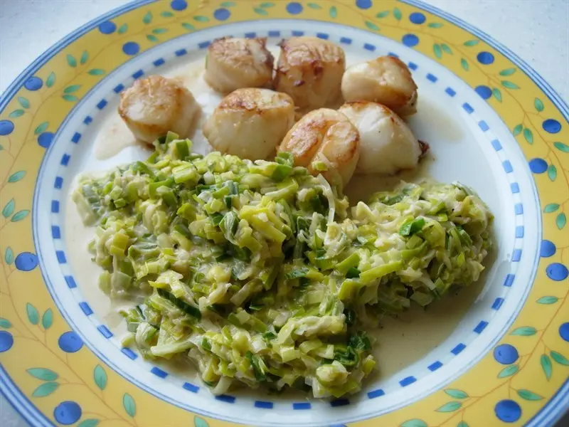 Vieiras con fondue de puerros