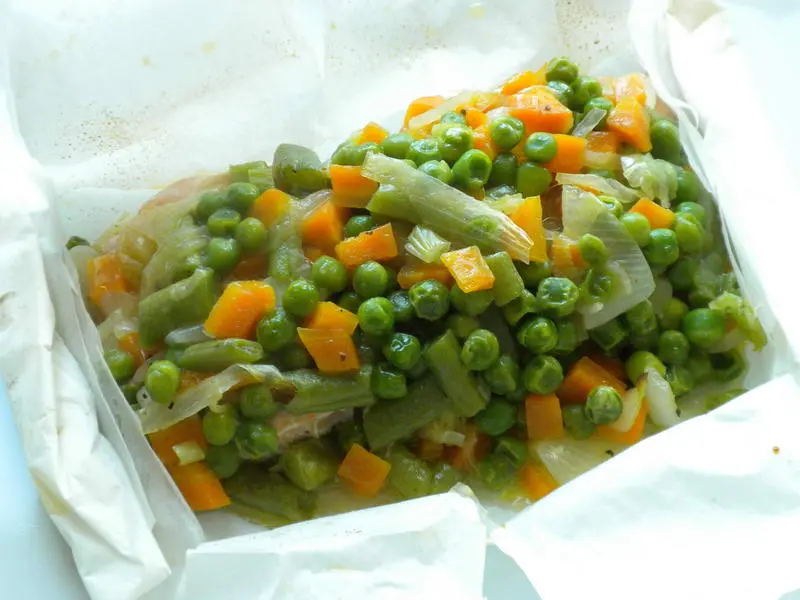 Salmón en papillote con verduritas