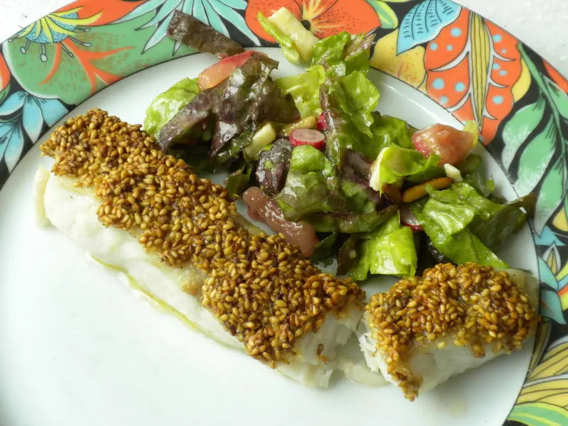 Pescado con costra de sésamo