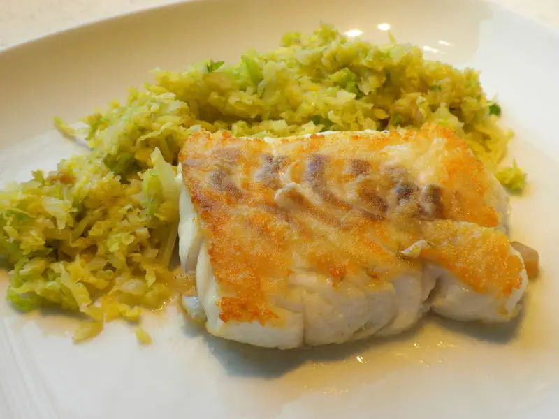 Filete de pescado al limón confitado