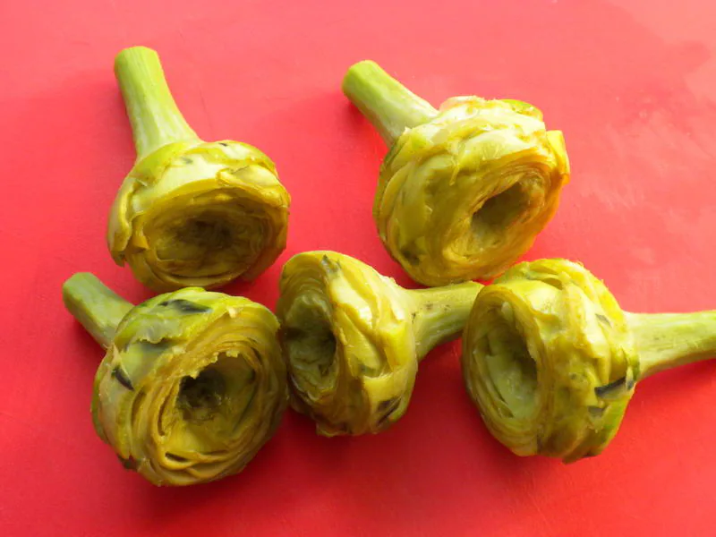 Cómo preparar las alcachofas violetas