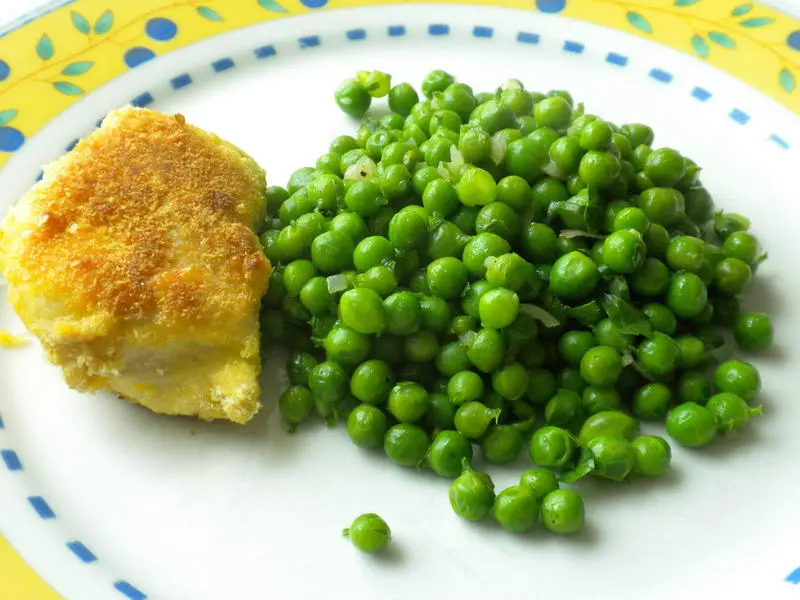 Filetes de pollo apanados con patata