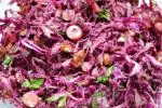 Ensalada de col roja y almendras tostadas