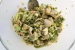 Ensalada de aguacate, alcachofas y pollo